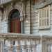 Il piano terra  contraddistinto da un bugnato a fascia interrotto da due finestre centinate con imposte chiare, inquadrate da cornici riprese dall'architettura rinascimentale, e dal massiccio portale dingresso che richiama invece il protiro romanico
